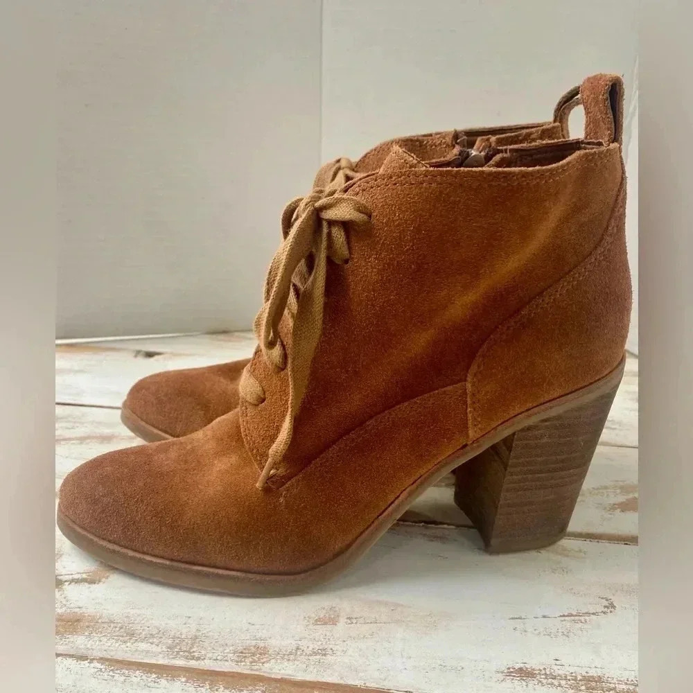 DOLCE VITA sueded lace-up cognac brown booties women’s sz 10 EUC heeled boots